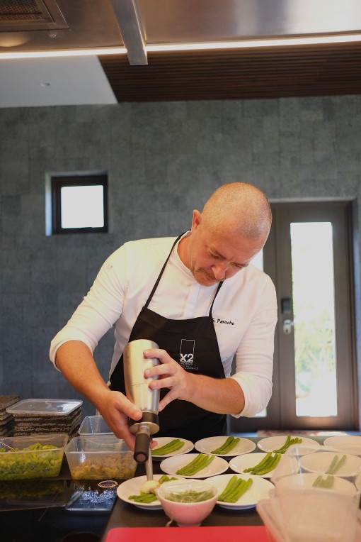 Đầu bếp đạt sao Michelin Stéphan Paroche làm khách mê mẩn tại X2 Hội An - Ảnh 1.